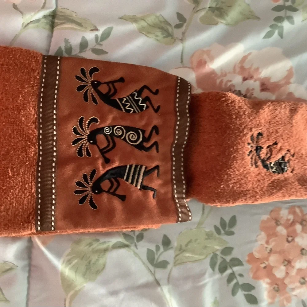 Traditions triable hand towel set rust black designs 2 piece set 100% cotton